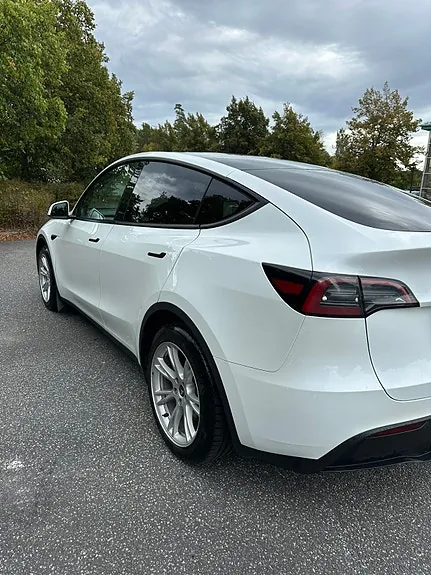Tesla Model Y 2023 photo 3
