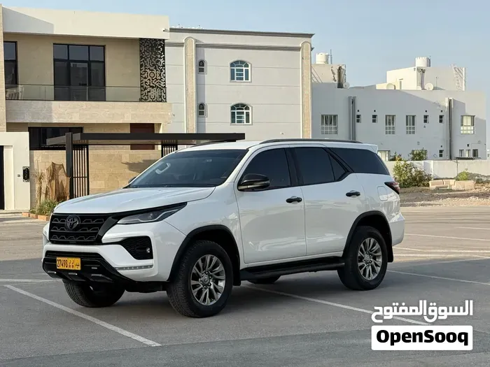 Toyota Fortuner 2022 photo 3