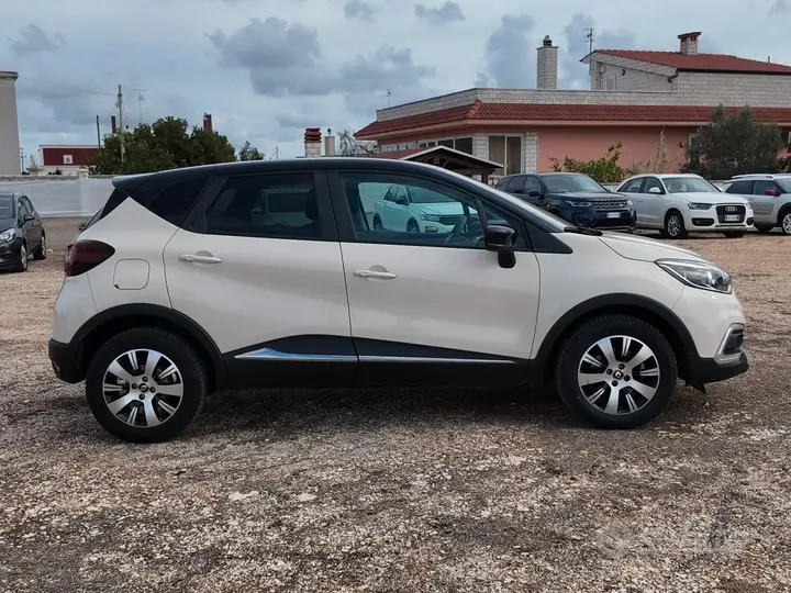 Renault Captur 2018 photo 2