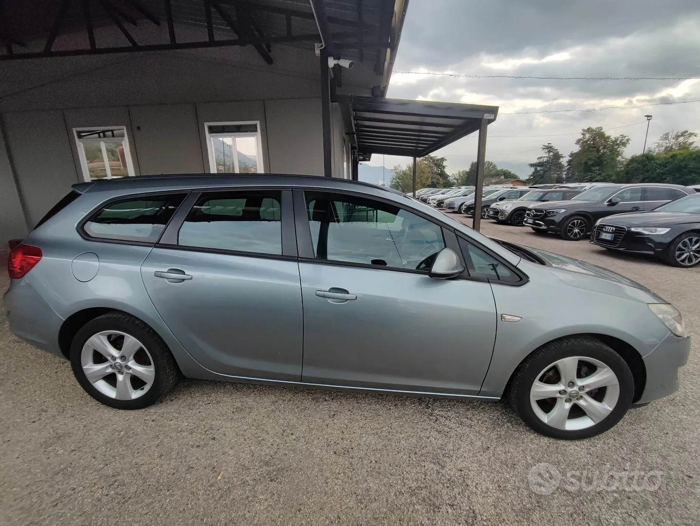 Opel Astra 2011 photo 4