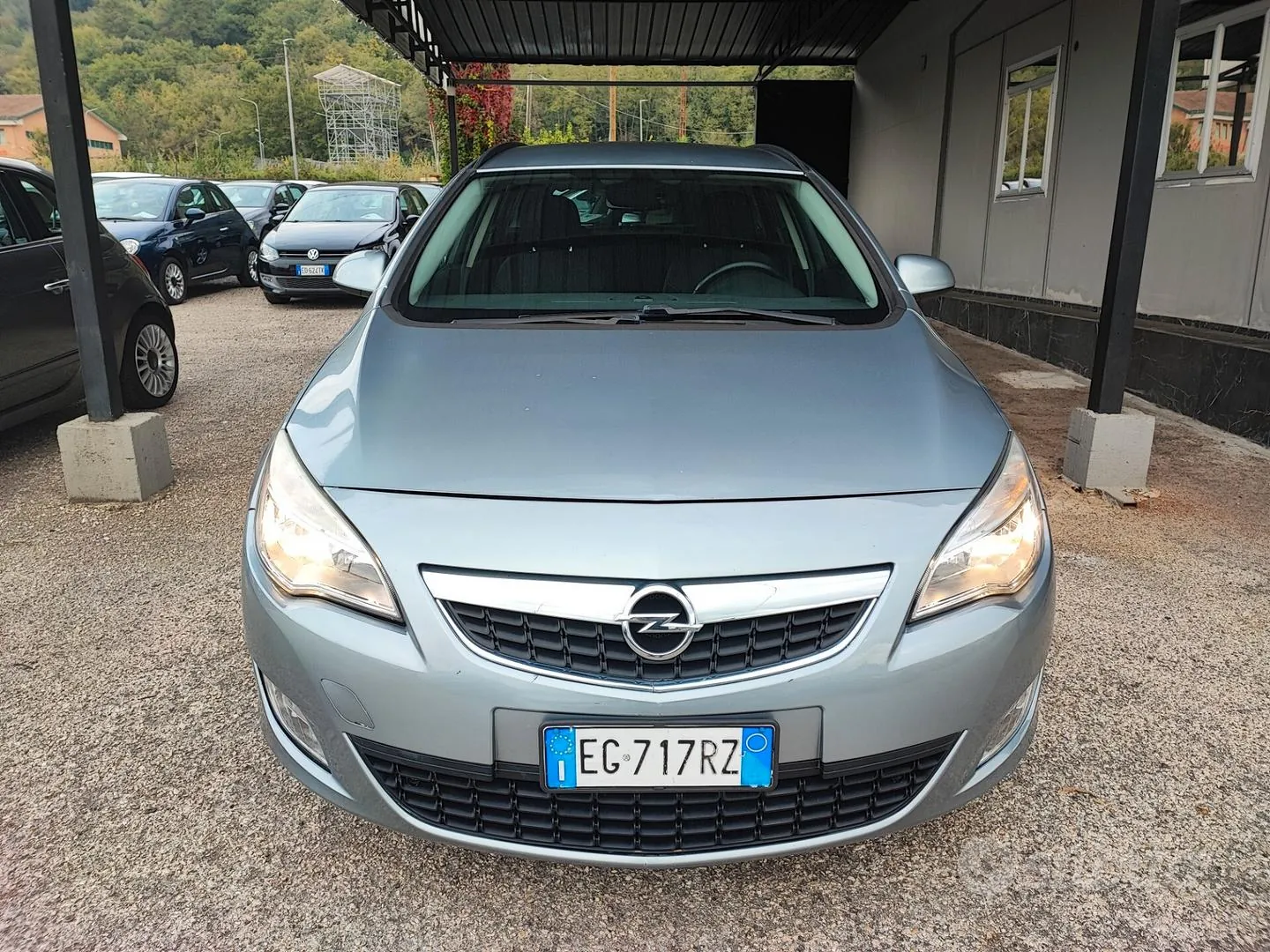 Opel Astra 2011 photo 2