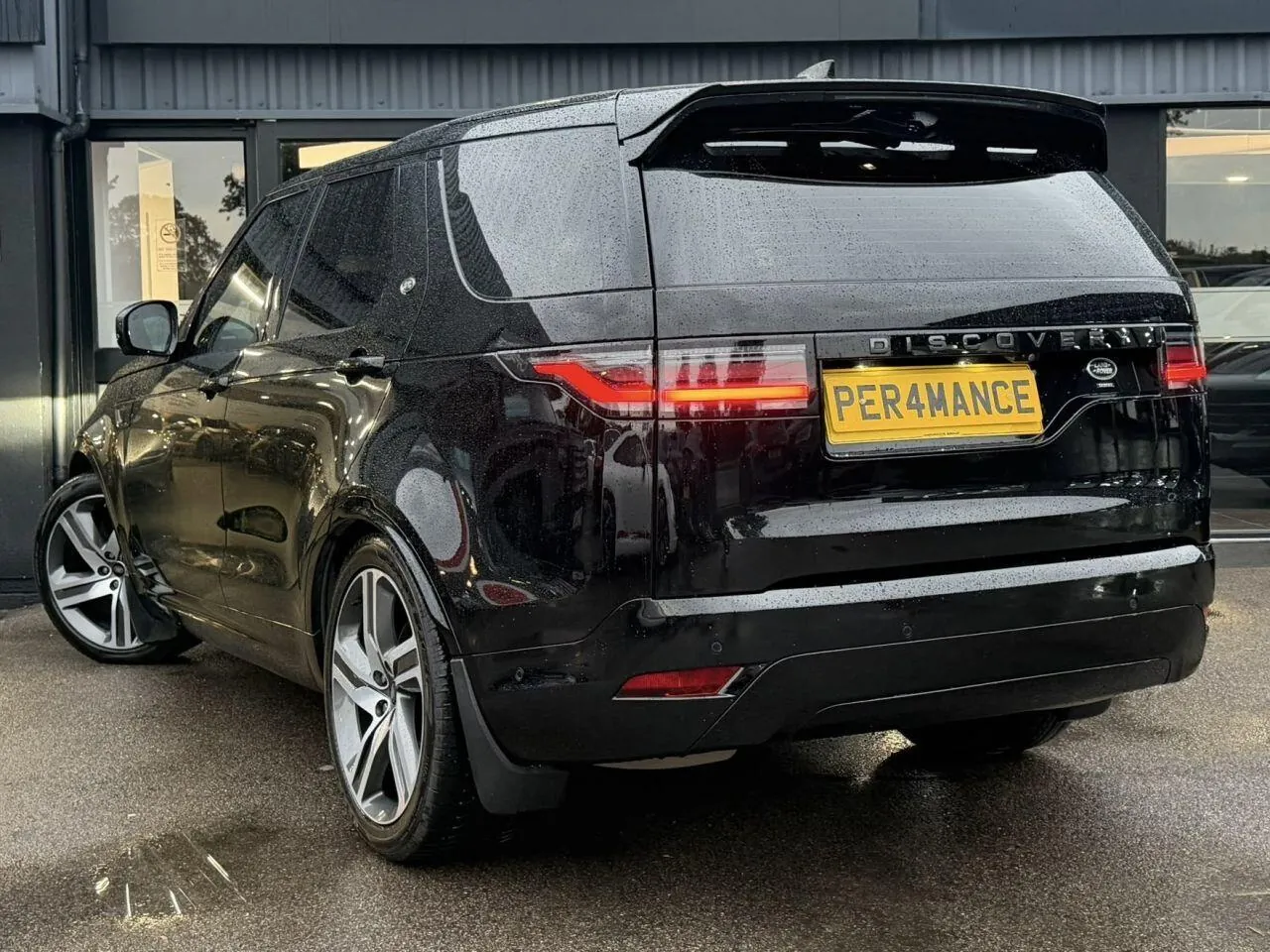 Land Rover Discovery 2022 photo 2