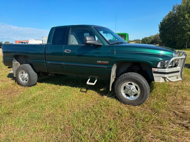 Dodge 2500 2001 photo 2