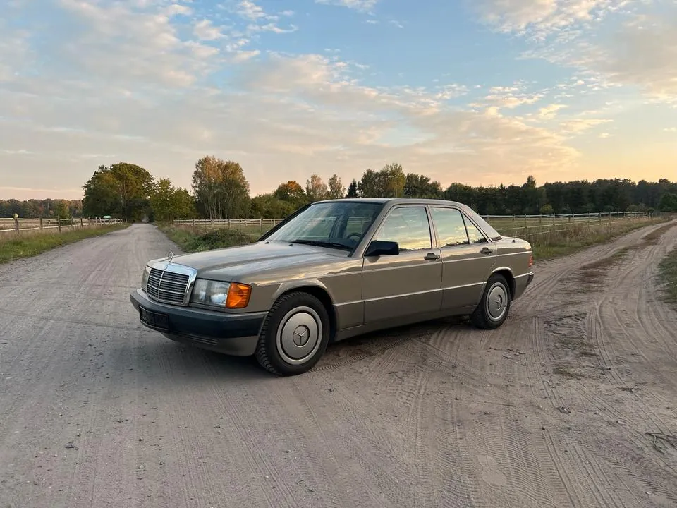 Mercedes-Benz 190E