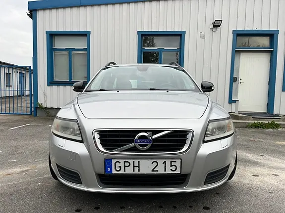 Volvo V50 2011 photo 2