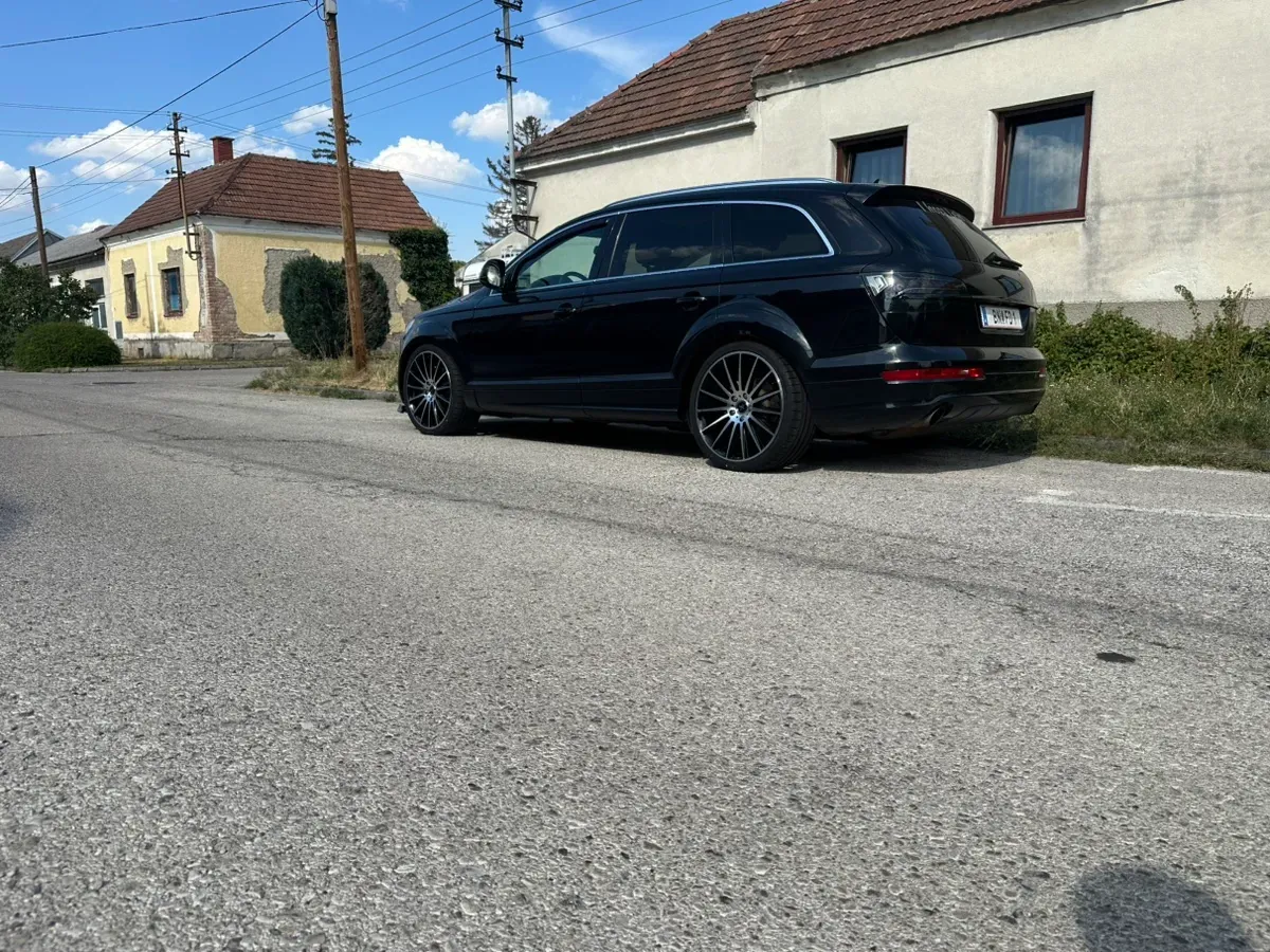 Audi Q7 2008 photo 2