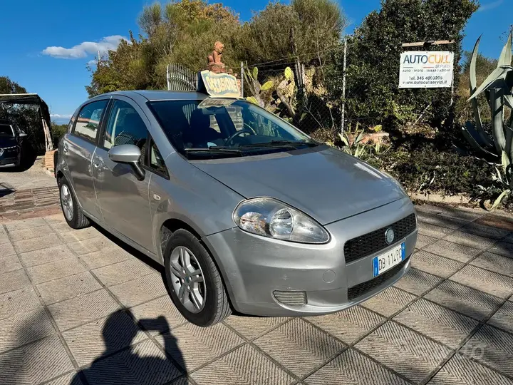 Fiat Grande Punto 2006 photo 2