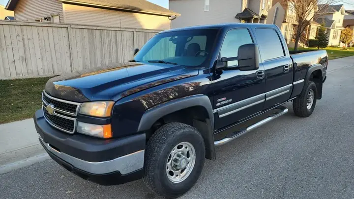 Chevrolet Silverado 2500 2006 photo 2
