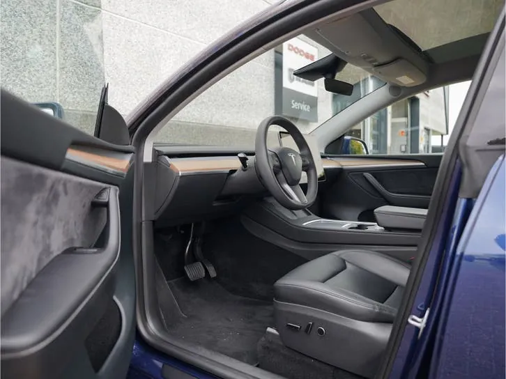 Tesla Model Y 2024 photo 3
