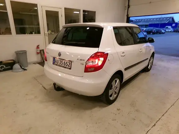 Skoda Fabia 2013 photo 3
