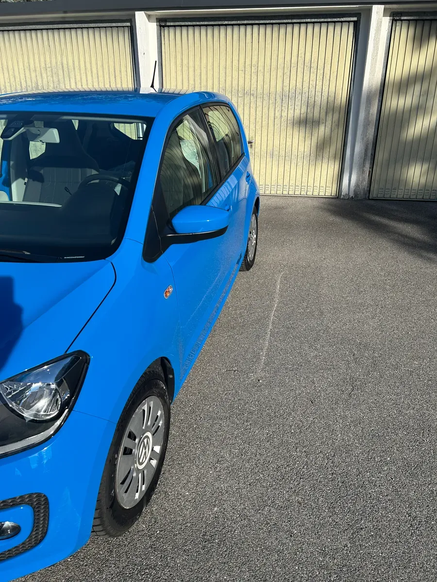 Volkswagen Up 2015 photo 2