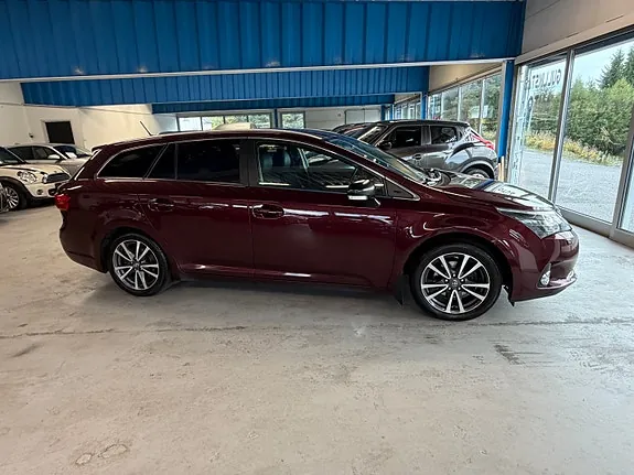 Toyota Avensis 2012 photo 5