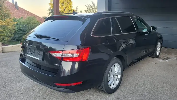 Skoda Superb 2021 photo 3