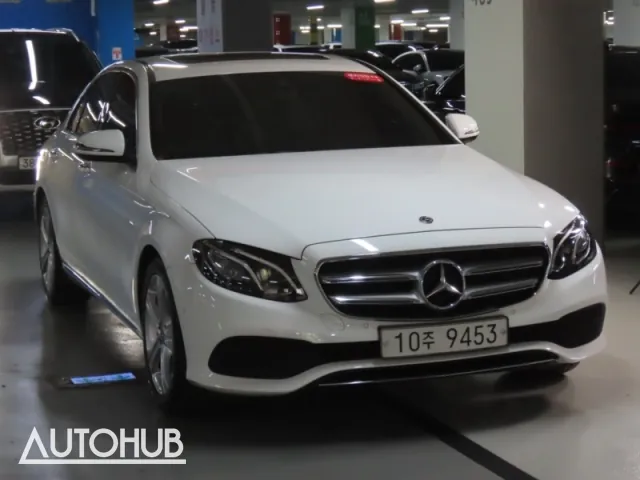 Mercedes-Benz E-Class photo 2