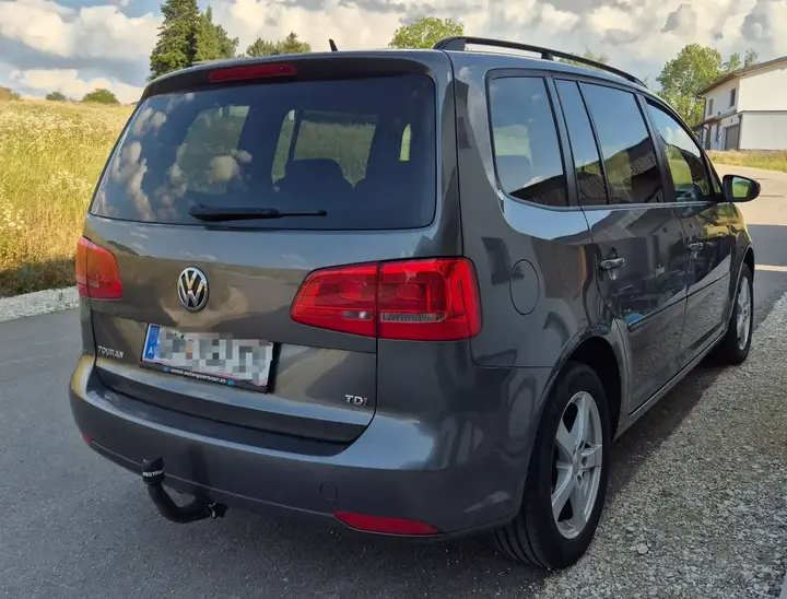 Volkswagen Touran 2014 photo 2