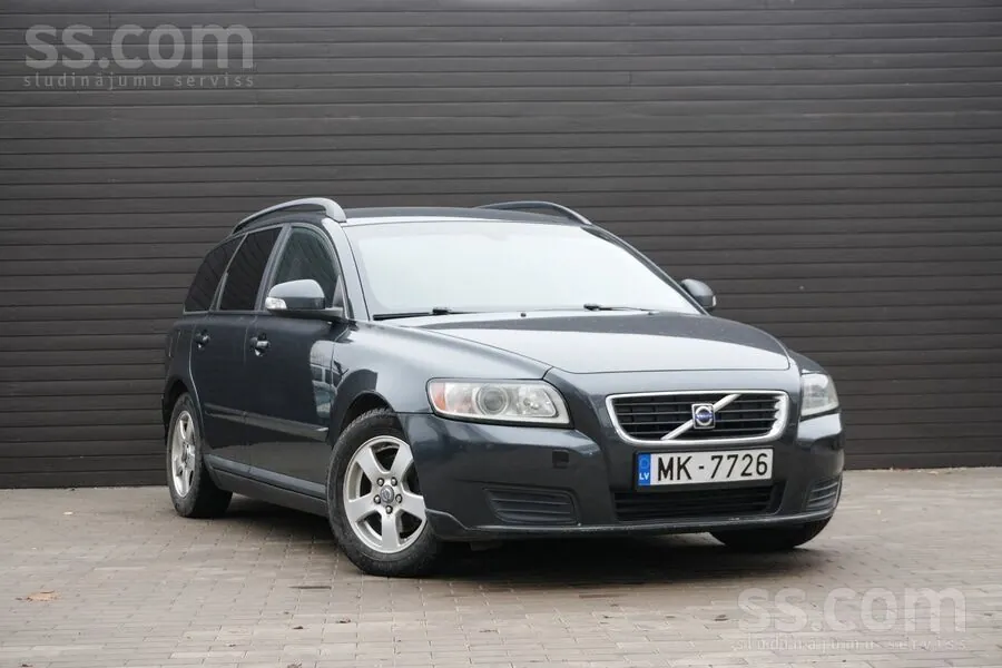 Volvo V50 2010 photo 2