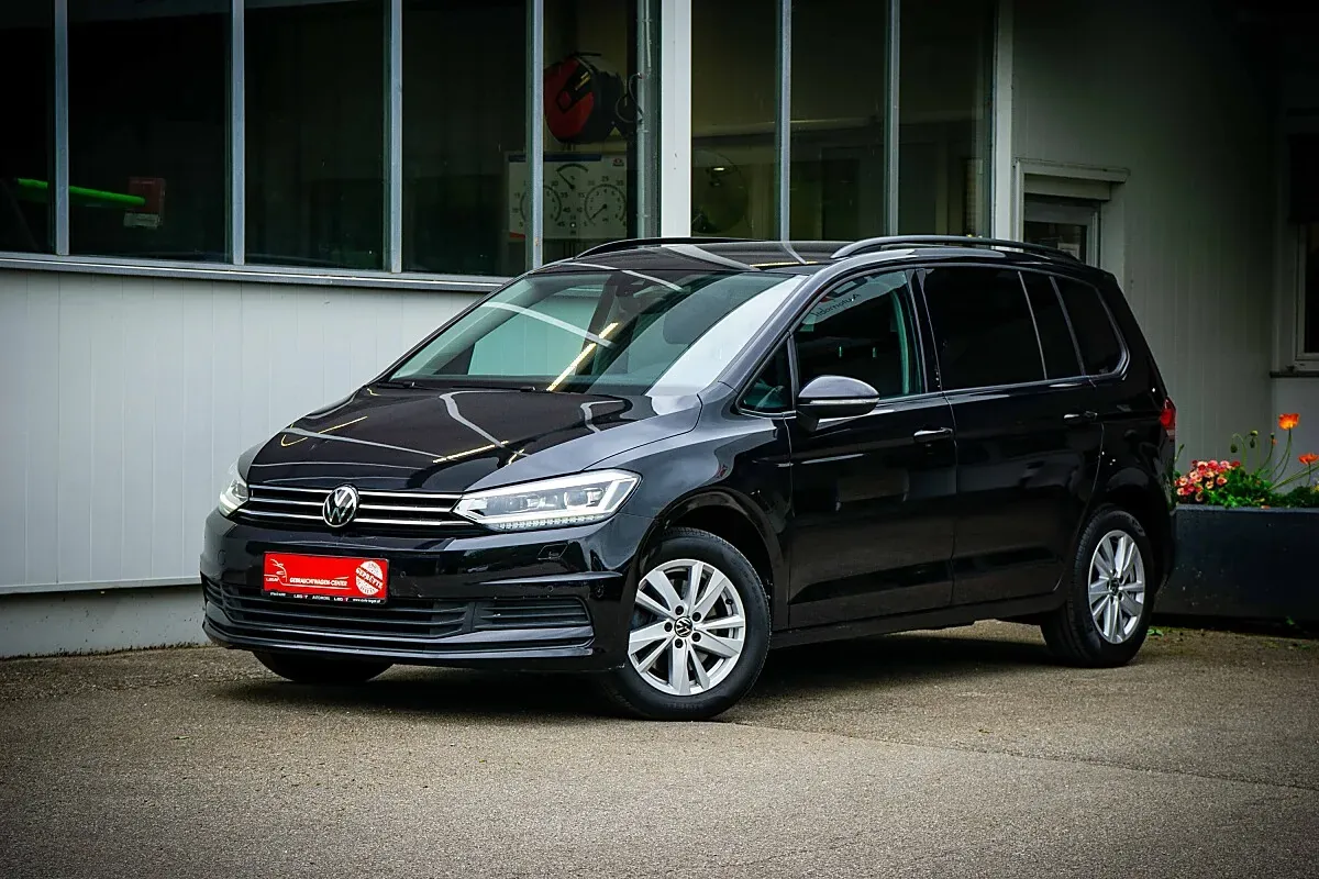 Volkswagen Touran 2021 photo 2