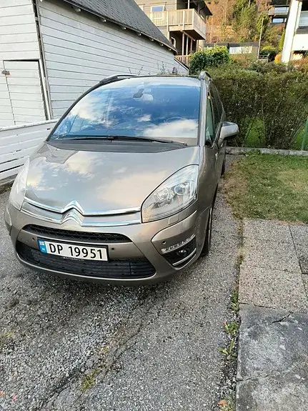 Citroen Grand C4 Picasso 2013 photo 2