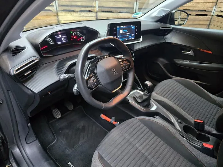 Peugeot 208 2022 photo 3