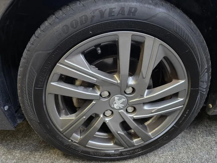 Peugeot 208 2022 photo 2