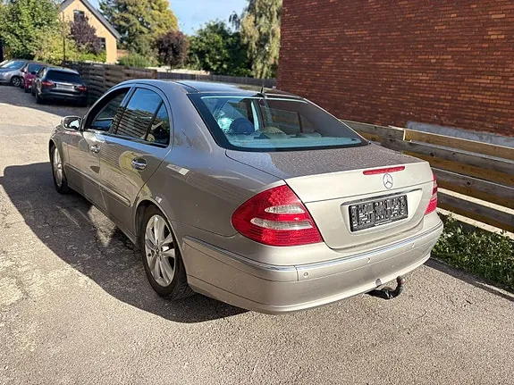 Mercedes-Benz E240 2003 photo 3