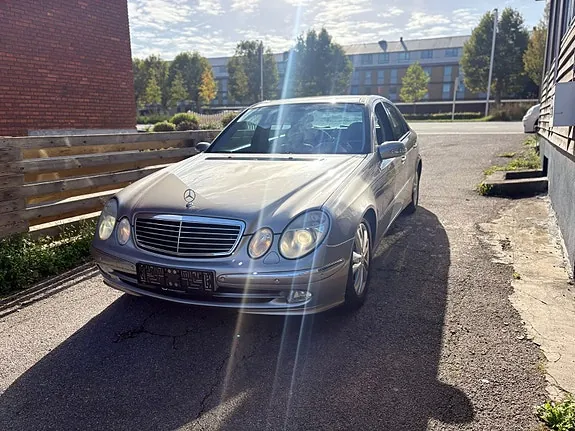 Mercedes-Benz E240