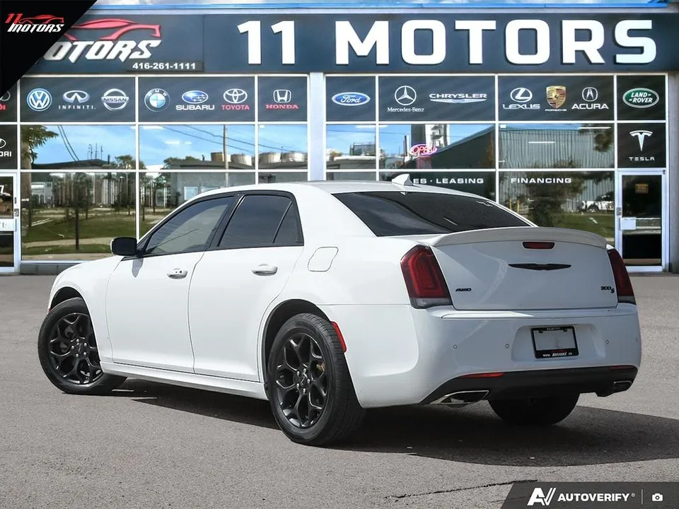 Chrysler 300 2022 photo 4
