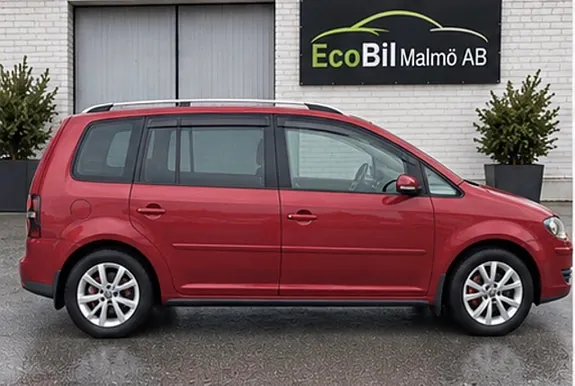 Volkswagen Touran 2010 photo 2