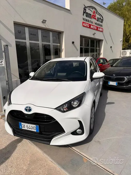 Toyota Yaris 2022 photo 2