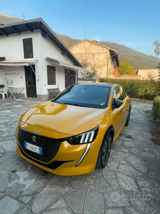 Peugeot 208