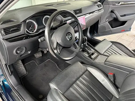 Skoda Superb 2018 photo 3