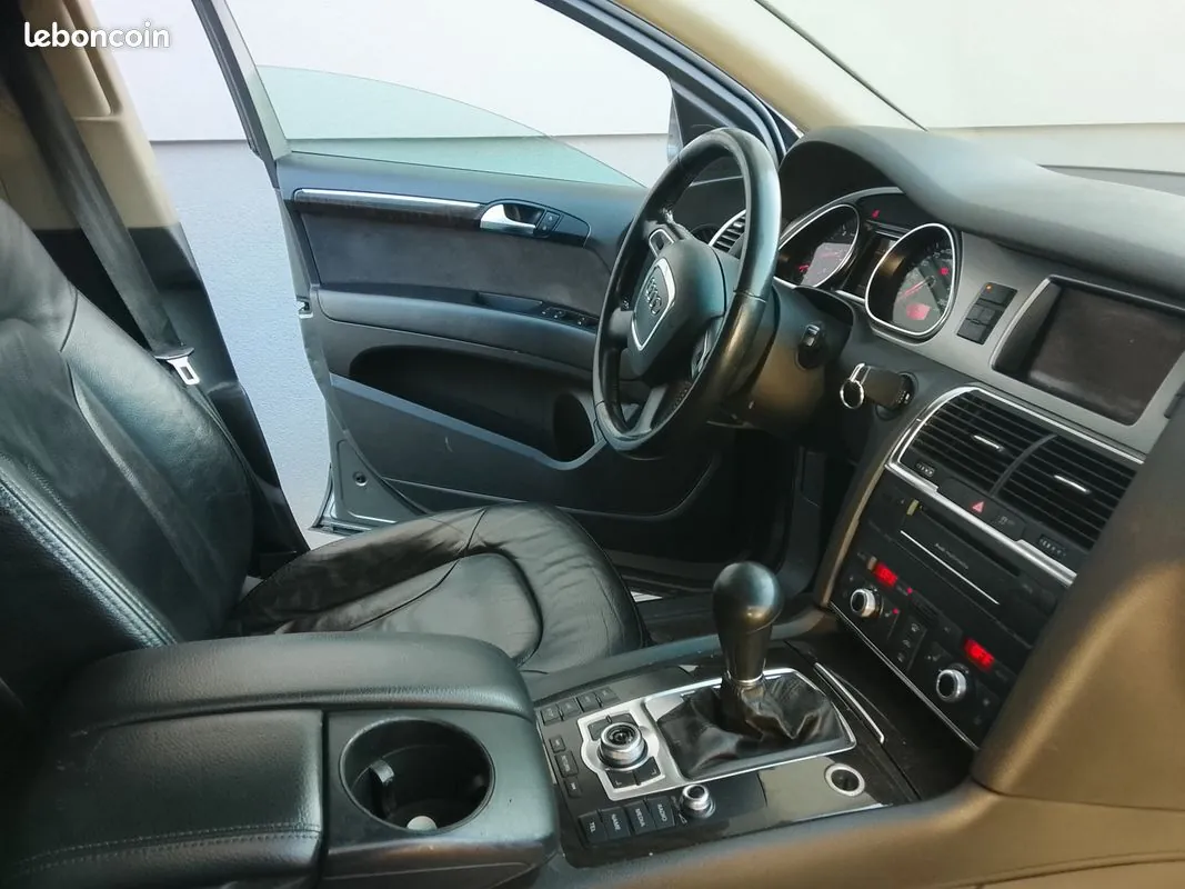 Audi Q7 2010 photo 2