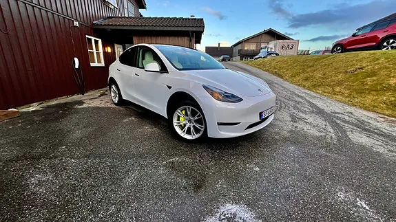 Tesla Model Y 2023 photo 4