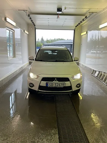 Mitsubishi Outlander 2010 photo 2