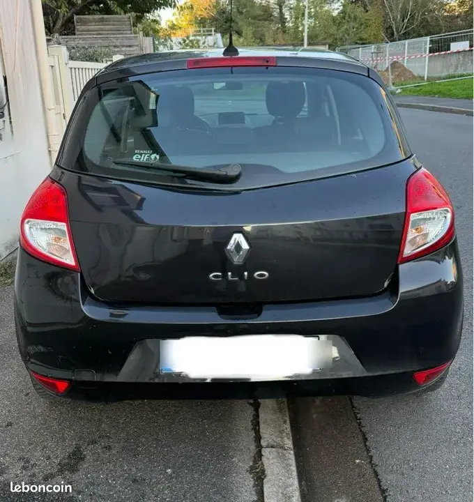 Renault Clio 2011 photo 2