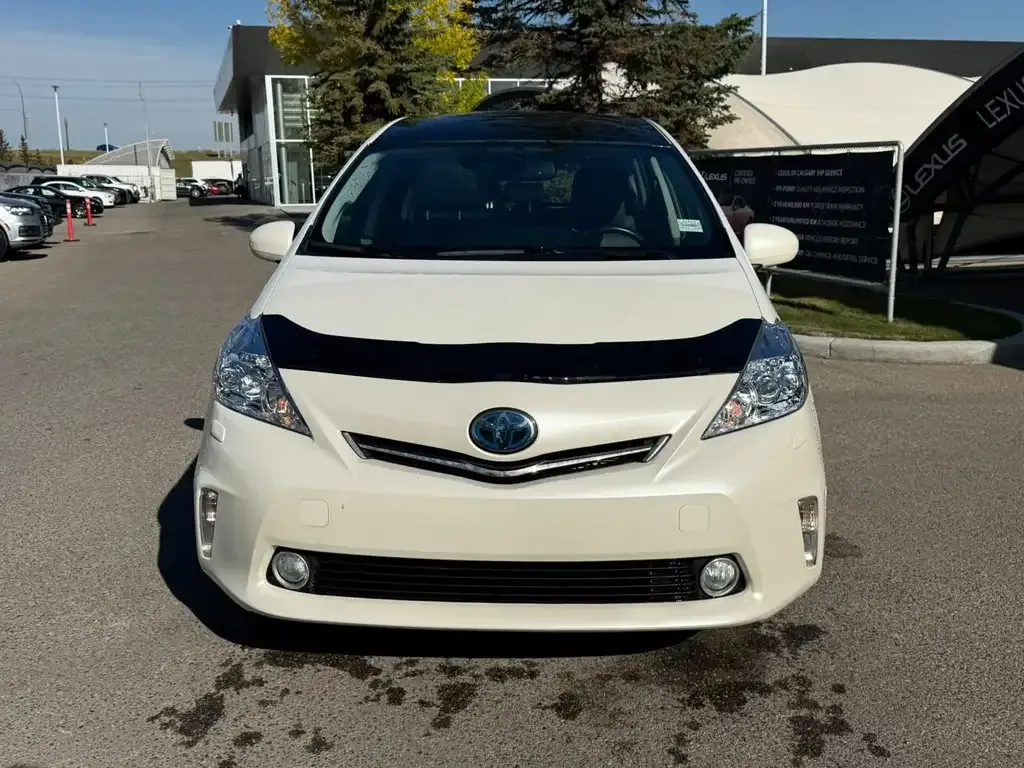 Toyota Prius V 2012 photo 4