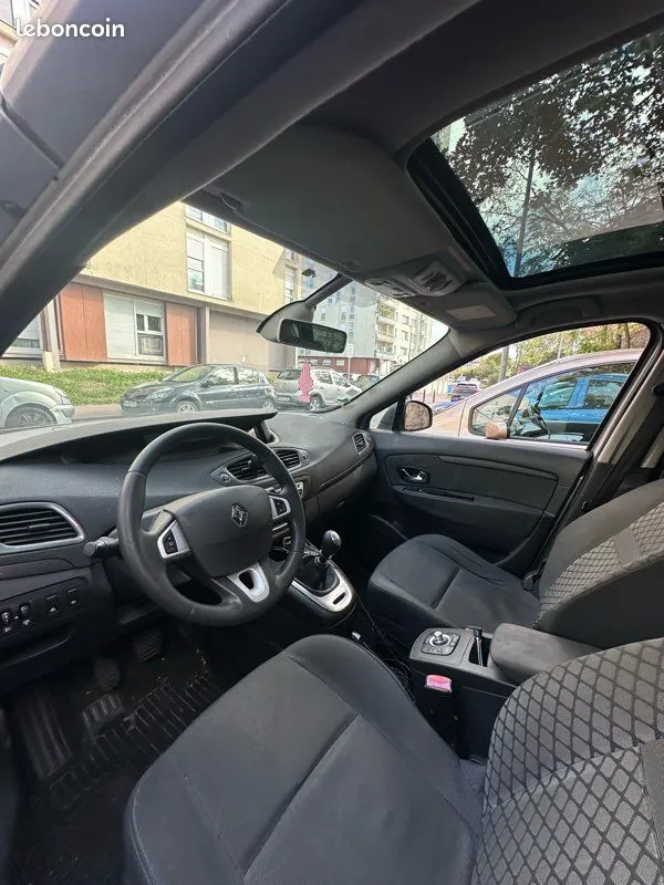 Renault Grand Scenic 2012 photo 2