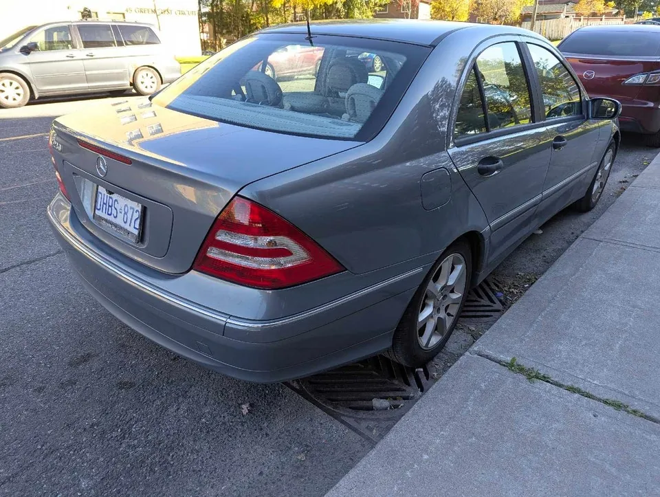 Mercedes-Benz C-Class 2006 photo 3
