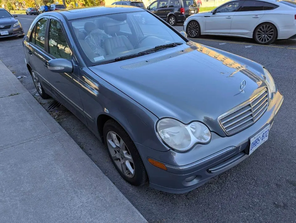 Mercedes-Benz C-Class 2006 photo 2