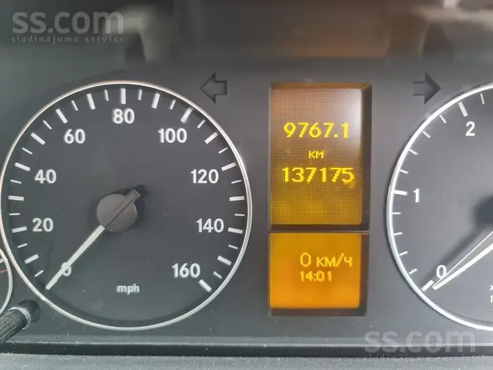 Mercedes-Benz A160 2012 photo 5