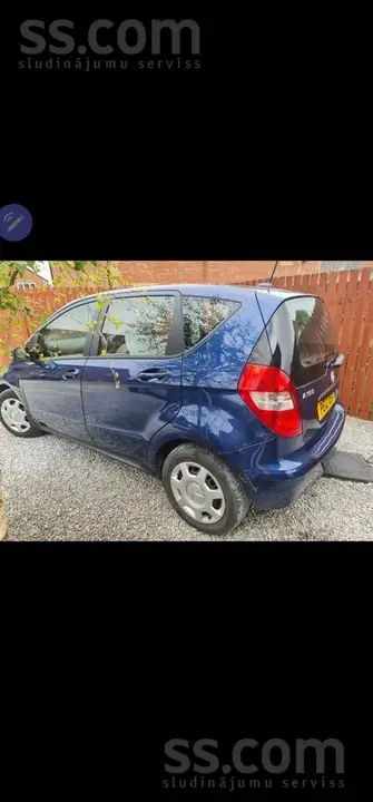 Mercedes-Benz A160 2012 photo 2