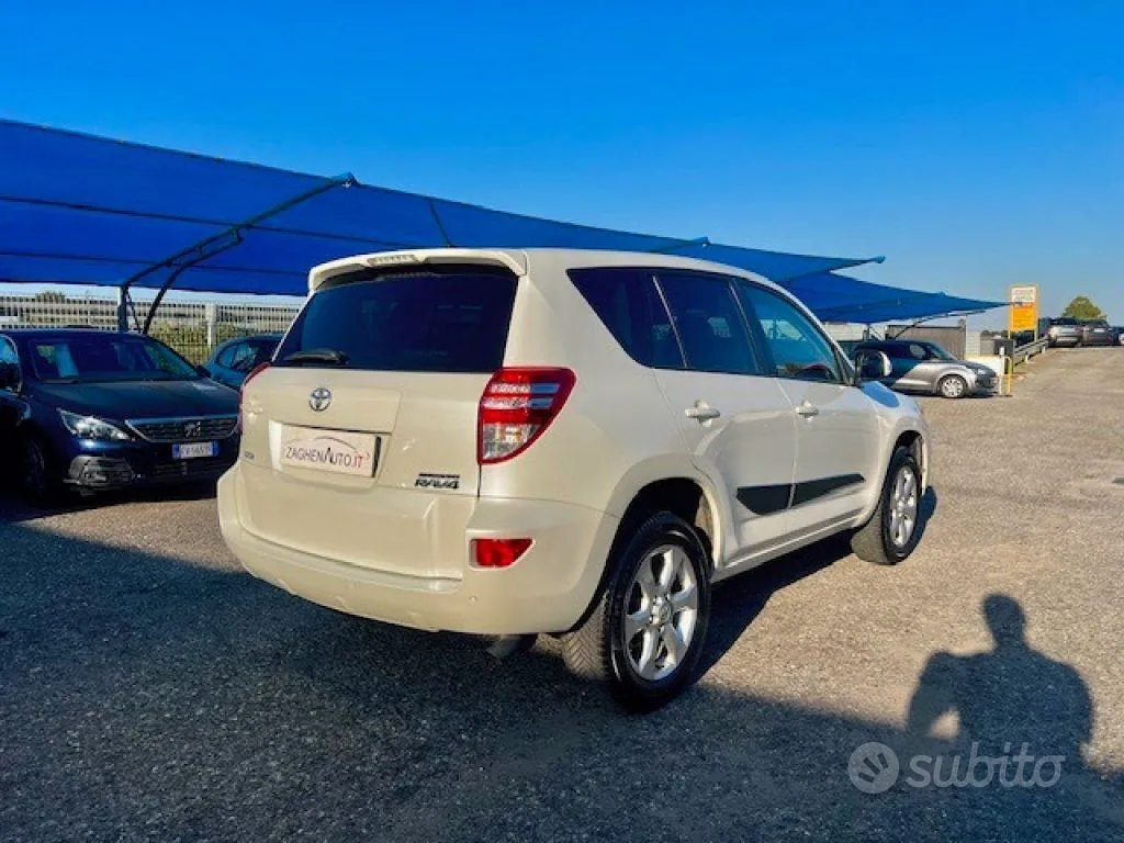 Toyota Rav4 2011 photo 4