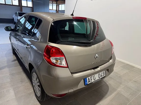 Renault Clio 2010 photo 4