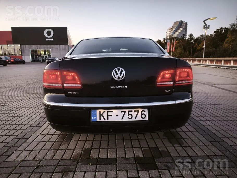 Volkswagen Phaeton 2012 photo 2