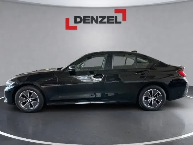 BMW 3 Series 2022 photo 2