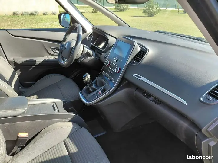 Renault Grand Scenic 2018 photo 3