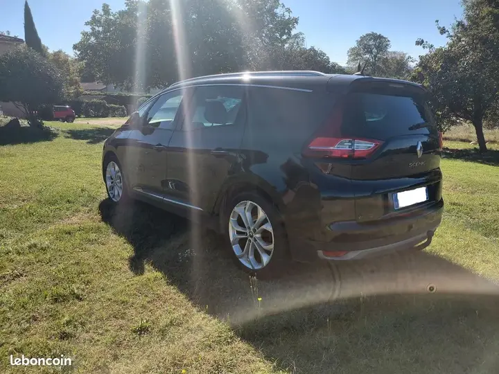 Renault Grand Scenic 2018 photo 2