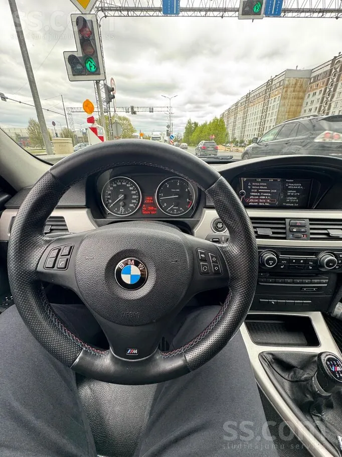 BMW 325 2010 photo 5