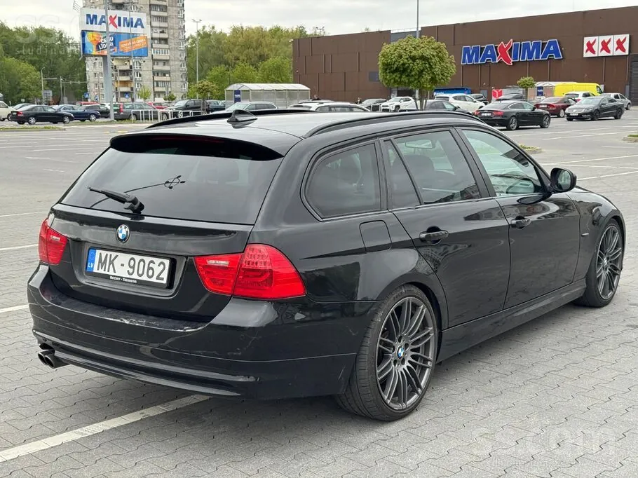 BMW 325 2010 photo 2