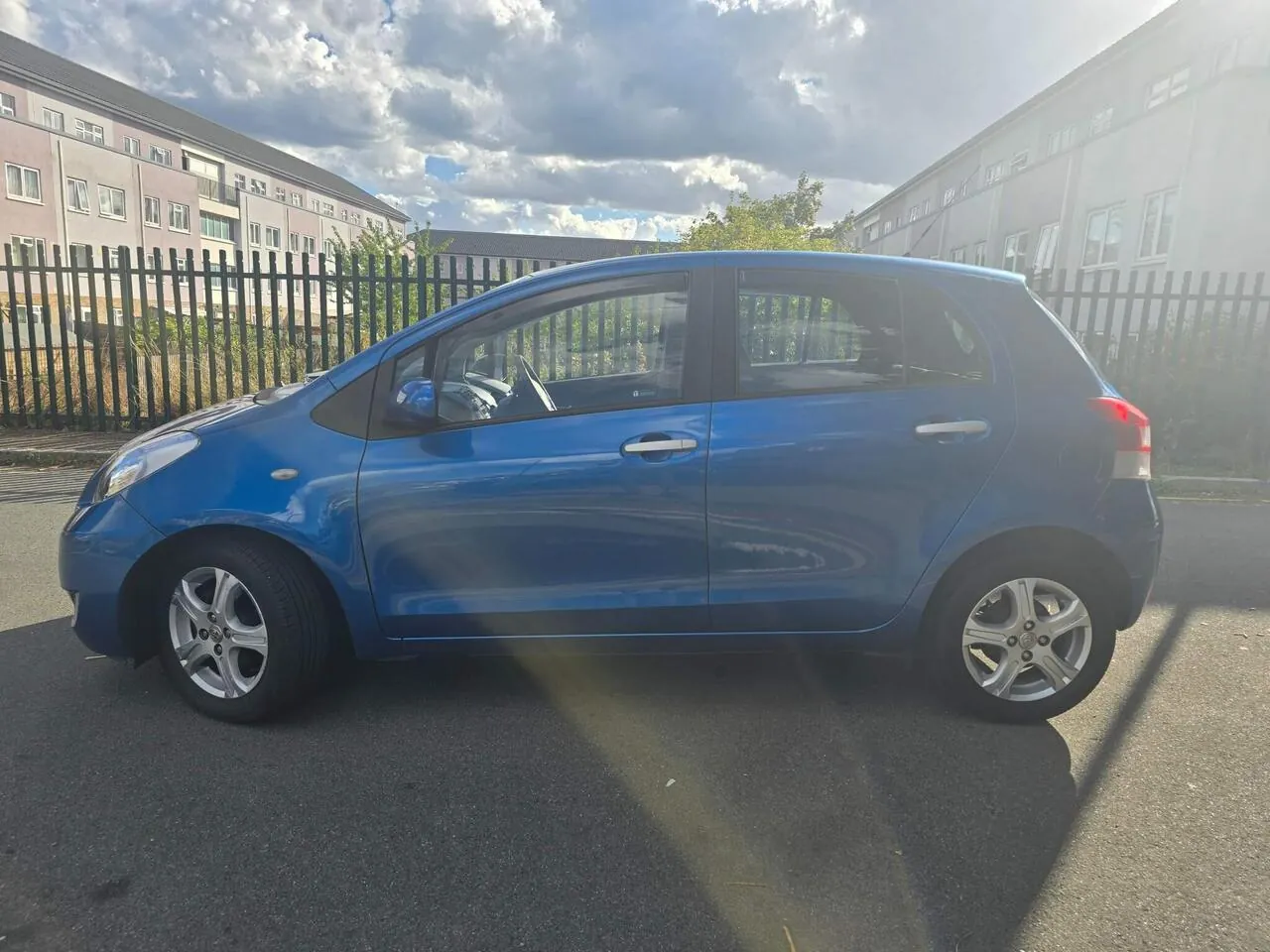 Toyota Yaris 2010 photo 2